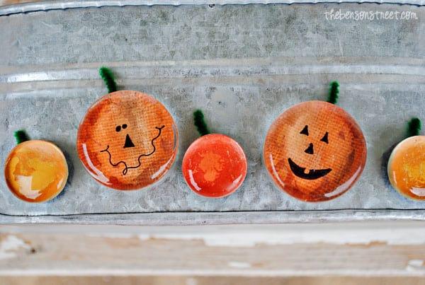 An image of pumpkin magnets!
